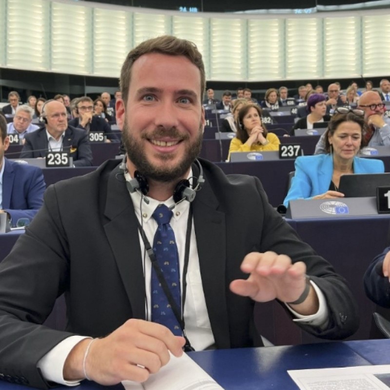 Público: João Albuquerque, o novo eurodeputado que quer “devolver o optimismo” aos jovens